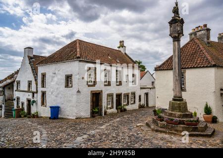 Mercat Cross auf Tanhouse Brae im historischen Dorf Culross in Fife, Schottland, Großbritannien Stockfoto