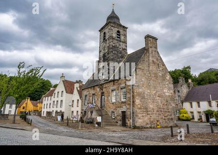 Culross Town House, ehemaliges Gerichtsgebäude und Gefängnis, im historischen Dorf Culross in Fife, Schottland, Großbritannien Stockfoto