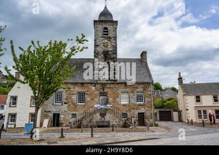 Culross Town House, ehemaliges Gerichtsgebäude und Gefängnis, im historischen Dorf Culross in Fife, Schottland, Großbritannien Stockfoto