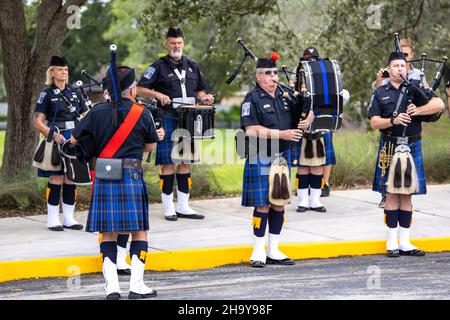 09. November 2021 – Sunrise, Florida, USA: Gedenkgottesdienst für Mitarbeiter des Broward Sheriff Office BSO, die an COVID-19 im Faith Center gestorben sind Stockfoto