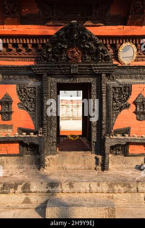 Der Vatsala Durga Tempel, ein kleiner Hindu Tempel im Pashupatinath Tempelkomplex in Kathmandu, Nepal. Stockfoto