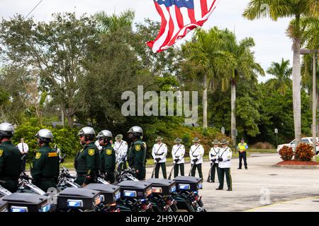 09. November 2021 – Sunrise, Florida, USA: Gedenkgottesdienst für Mitarbeiter des Broward Sheriff Office BSO, die an COVID-19 im Faith Center gestorben sind Stockfoto