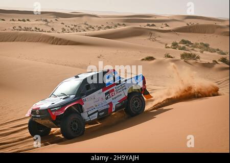 Ha'il, Saudi-Arabien. 9th. Dezember 2021. 702 Yacopini Toyota T1+ Overdive während der Hail Rallye 2021, 6th Runde der FIA-Weltmeisterschaft 2021 2021 für Cross-Country-Rallyes, vom 5. Bis 12. Dezember 2021 in Ha?il, Saudi-Arabien - Foto Eric Vargiolu / DPPI Stockfoto