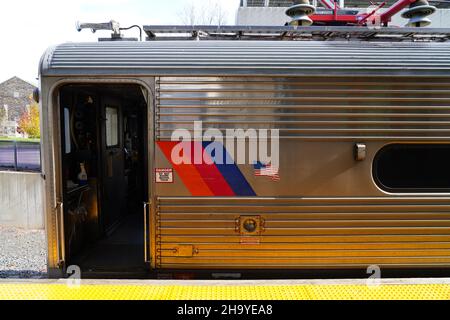 PRINCETON, NJ -31 OCT 2021- der Princeton Bahnhof auf dem Campus der Princeton University, Heimat des Dinky Shuttle-Zuges zum NJ Transit North Stockfoto