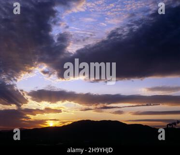 Taiwan. Nantou. Sun Moon Lake Region. Sonnenuntergang über der zentralen Bergkette. Stockfoto