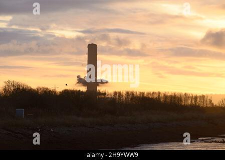 9th. Dezember 2021: Abriss des britischen Kraftstation Kincardine Longannet Stockfoto