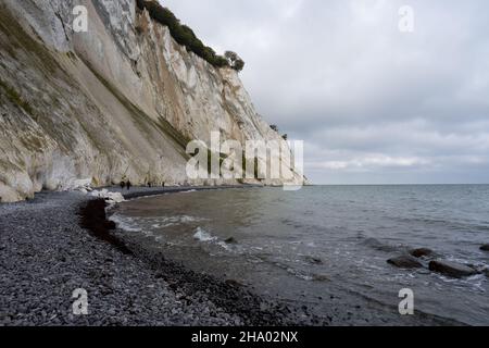 Wunderschöne Kreidefelsen, die über der Ostsee emporragen. Bild von Mons Klint in Dänemark Stockfoto