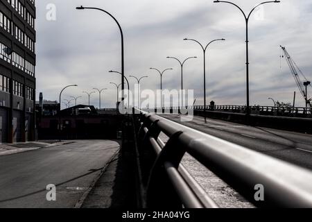 Eine Straße führt durch Teile von Montreal, Quebec, Kanada Stockfoto
