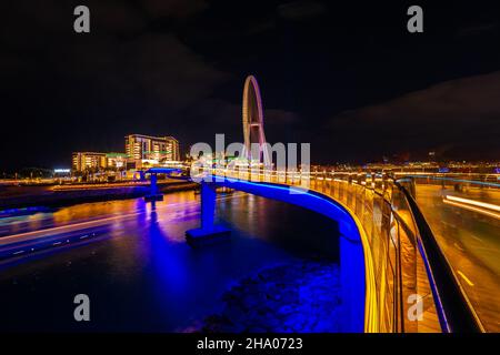 Wunderschöne Langzeitaufnahme der Ain Dubai, dem größten Riesenrad der Welt auf der Bluewaters Island im Dubai Marina District, Dubai, VAE Stockfoto