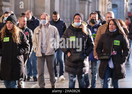 Streik der Fahrer des RER B, der von der CGT Cheminots de Paris Nord am 9. Dezember 2021 am Gare du Nord in Paris, Frankreich, gerufen wurde. Der Verkehr wird auf der gesamten Linie der RER B unterbrochen. Die Streikenden werden mobilisiert, um die Verschlechterung ihrer Arbeitsbedingungen anzuprangern. Foto von Pierrick Villette/ABACAPRESS.COM Stockfoto