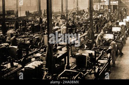 Ein altes Foto, das Arbeiten an der Produktionslinie von Morris Motors, Großbritannien, 1934 zeigt Stockfoto