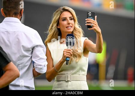 Friuli - Stadion Dacia Arena, Udine, Italien, 22. August 2021, Giorgia Rossi, Journalistin und Fernsehmoderatorin von DAZN Italia während der Udinese Calcio Stockfoto