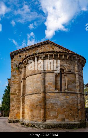 Romanische Kirche von Santa Maria de Villamayor Stockfoto