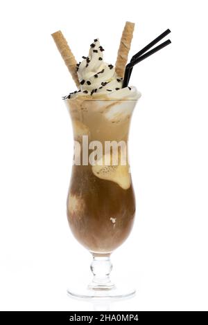 eiskaffee, Eis, Kaffee, Stroh, Vanille, Eis, Glas, Eis, Creme, Lebensmittel, Getränk, weiß, Hintergrund, Ball, Dessert, Gefroren, süß, eins, nah- Stockfoto
