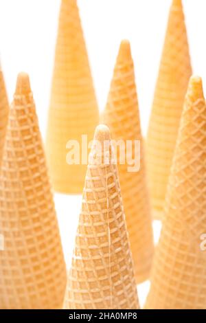 Salon, Eiszapfen, Waffel, Eis, Eiszapfen, Eis, viele, Gebäck, Seite an Seite, Spitze, Weiß, weiß, Hintergrund, leer, leer, Behälter, Stockfoto