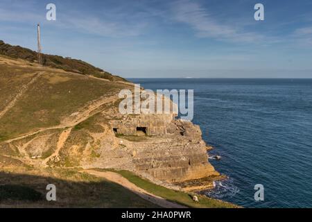 Tilly Whim Caves in der Nähe des Leuchtturms Anvil Point im Durlston Country Park in der Nähe von Swanage, Dorset, Großbritannien Stockfoto