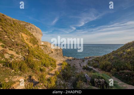 Tilly Whim Caves in der Nähe des Leuchtturms Anvil Point im Durlston Country Park in der Nähe von Swanage, Dorset, Großbritannien Stockfoto