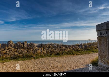 Tilly Whim Caves in der Nähe des Leuchtturms Anvil Point im Durlston Country Park in der Nähe von Swanage, Dorset, Großbritannien Stockfoto