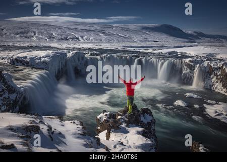 Gefrorener Wasserfall aus der Vogelperspektive namens Godafoss Stockfoto