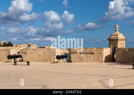 No 3 Batterie in Fort St Angelo eine Bastion in Birgu, Malta, Europa. Ein historisches Wahrzeichen, das zum UNESCO-Weltkulturerbe gehört. Stockfoto