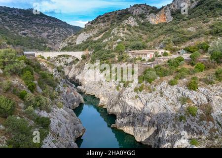 Die Teufelsbrücke im Département Herault, touristisches Wahrzeichen Frankreichs Stockfoto