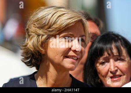 Marseille, Frankreich. 21st. Mai 2020. Valérie Pécresse, Kandidatin für die französische Präsidentschaftswahl 2022, die während einer früheren Reise nach Marseille zu sehen war.Valérie Pécresse gewann die Nominierung der Republikaner für die französischen Präsidentschaftswahlen 2022. Sie forderte eine Kundgebung der Rechten gegen den scheidenden Präsidenten Emmanuel Macron. (Foto von Denis Thaust/SOPA Images/Sipa USA) Quelle: SIPA USA/Alamy Live News Stockfoto