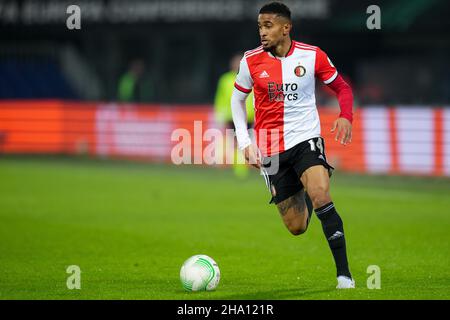 Rotterdam, Niederlande. 09th Dez 2021. ROTTERDAM, NIEDERLANDE - 9. DEZEMBER: Reiss Nelson von Feyenoord Rotterdam während des UEFA Conference League Group Stage-Spiels zwischen Feyenoord Rotterdam und Maccabi Haifa F.C. im Stadion Feijenoord De Kuip am 9. Dezember 2021 in Rotterdam, Niederlande (Foto: Yannick Verhoeven/Orange Picics) Credit: Orange Pics BV/Alamy Live News Stockfoto