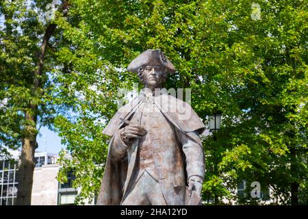 John Hancock Statue auf dem Hancock Adams Green auf dem Quincy Square im Stadtzentrum von Quincy, Massachusetts, USA. John Hancock war ein Gründungsvater und Stockfoto