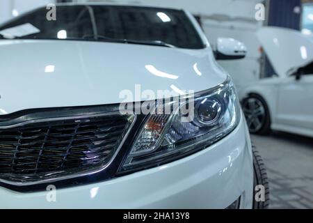 Scheinwerfer der modernen renommierten Auto close up Stockfoto