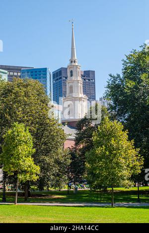 Die Park Street Church aus der Sicht des Boston Common Stockfoto