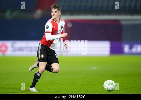 Rotterdam, Niederlande. 09th Dez 2021. ROTTERDAM, NIEDERLANDE - 9. DEZEMBER: Ramon Hendriks von Feyenoord Rotterdam während des UEFA Conference League Group Stage-Spiels zwischen Feyenoord Rotterdam und Maccabi Haifa F.C. im Stadion Feijenoord De Kuip am 9. Dezember 2021 in Rotterdam, Niederlande (Foto: Yannick Verhoeven/Orange Picics) Credit: Orange Pics BV/Alamy Live News Stockfoto