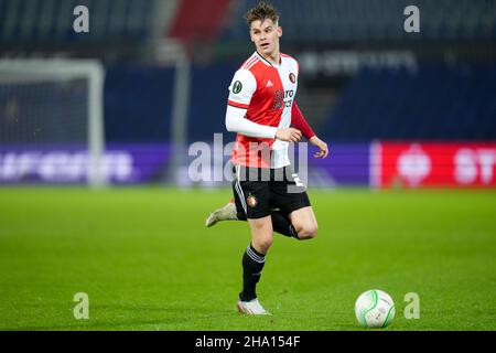 Rotterdam, Niederlande. 09th Dez 2021. ROTTERDAM, NIEDERLANDE - 9. DEZEMBER: Ramon Hendriks von Feyenoord Rotterdam während des UEFA Conference League Group Stage-Spiels zwischen Feyenoord Rotterdam und Maccabi Haifa F.C. im Stadion Feijenoord De Kuip am 9. Dezember 2021 in Rotterdam, Niederlande (Foto: Yannick Verhoeven/Orange Picics) Credit: Orange Pics BV/Alamy Live News Stockfoto