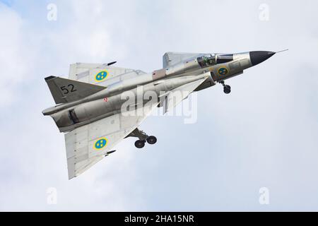 Volkel, Niederlande - 15. Juni 2013: Militärisches Kampfflugzeug auf dem Luftstützpunkt. Flugbetrieb der Luftwaffe. Luftfahrt und Flugzeuge. Luftverteidigung. Militär Stockfoto