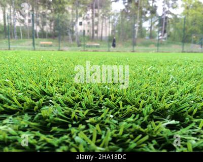 Ein Fußballplatz aus künstlichem Fake-Gras auf einem von vielen Spielfeldern wurde in Stockholm durch Plastikrasen ersetzt Stockfoto