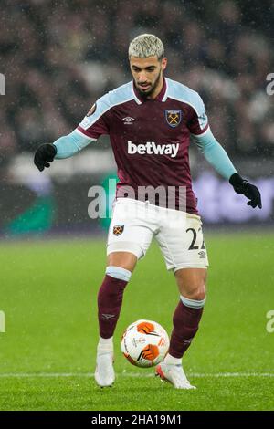 LONDON, GBR. AM 9th. DEZEMBER sagte Benrahma von West Ham, dass er den Ball während des UEFA Europa League-Spiels zwischen West Ham United und Dinamo Zagreb am Donnerstag, dem 9th. Dezember 2021, im London Stadium in Stratford kontrolliert. (Kredit: Federico Maranesi | MI Nachrichten) Kredit: MI Nachrichten & Sport /Alamy Live Nachrichten Stockfoto