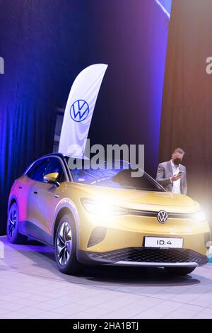 Volkswagen ID.4 GTX vollelektrisches SUV-Coupé-Fahrzeug auf dem Adria Security Summit in Belgrad, Serbien - 12. Oktober 2021 Stockfoto