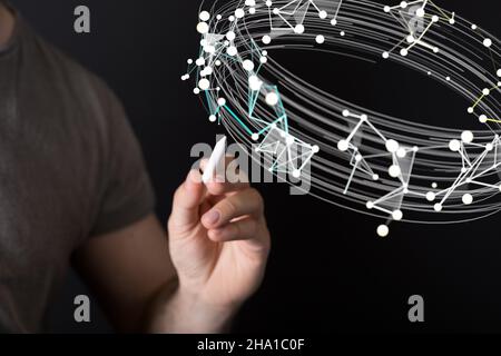 Person, die einen Eingabestift in der Nähe von 3D hält, gerenderte verbundene Daten Stockfoto
