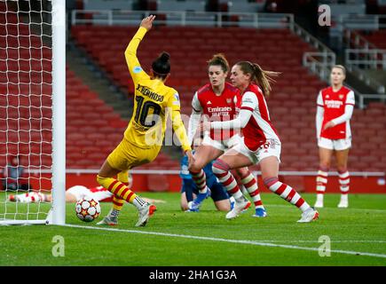 London, Großbritannien. 01st. Februar 2018. London, Großbritannien, 09. DEZEMBER: Kheira Hamraoui vom FC Barcelona Femeni erzielt 4th Tore während der Champions League der Frau zwischen Arsenal Women und Barcelona Femenino am 09th. Dezember 2021 im Emirates Stadium, Crawly Credit: Action Foto Sport/Alamy Live News Stockfoto