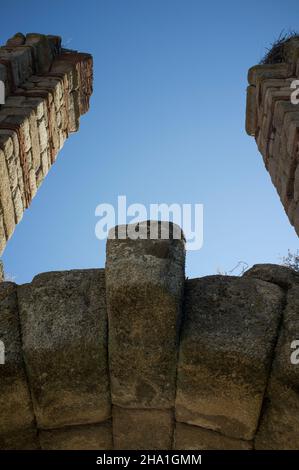 San Lazaro Aquädukt römische Überreste, Merida, Spanien. Keystone an der Spitze des Mauerwerks Bogen Stockfoto