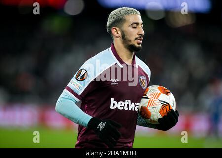 LONDON, GBR. AM 9th. DEZEMBER sagte Benrahma von West Ham, dass er den Ball während des UEFA Europa League-Spiels zwischen West Ham United und Dinamo Zagreb am Donnerstag, dem 9th. Dezember 2021, im London Stadium in Stratford kontrolliert. (Kredit: Federico Maranesi | MI Nachrichten) Kredit: MI Nachrichten & Sport /Alamy Live Nachrichten Stockfoto