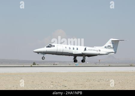 CALSPAN Learjet landet auf der Edwards Air Force Base in Kalifornien Stockfoto