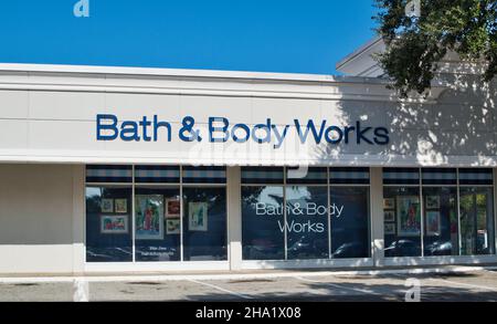 Houston, Texas USA 11-12-2021: Bath & Body Works Store und Parkplatz in Houston TX. Amerikanische Einzelhandelskette, die Seifen und Düfte verkauft. Stockfoto