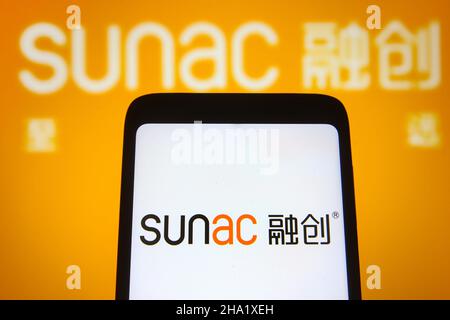 Ukraine. 09th Dez 2021. In dieser Abbildung ist ein Logo von Sunac China Holdings Limited auf einem Smartphone-Bildschirm zu sehen. Kredit: SOPA Images Limited/Alamy Live Nachrichten Stockfoto