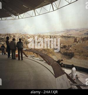 Wroc³aw 06,1984. Panorama Rac³awicka, panoramiczny obraz olejny z 1894 roku przedstawiaj¹cy bitwê pod Rac³awicami z 1794 roku, namalowany pod kierownictwem Jana Styki i Wojciecha Kossaka. NZ. prace konserwatorskie. js PAP/Jan Morek Dok³adny dzieñ wydarzenia nieustalony. Breslau Juni 1984. Panorama Raclawicka, das Panorama-Ölgemälde von 1894, das die Schlacht von Raclawice von 1794 darstellt, gemalt unter der Leitung von Jan Styka und Wojciech Kossak. Im Bild: Erhaltung. js PAP/Jan Morek Termin unbekannt. Stockfoto