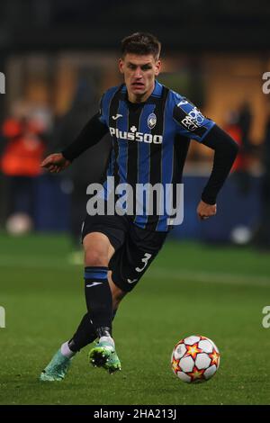 Bergamo, Italien. 9th Dez 2021. Joakim Maehle von Atalanta während des UEFA Champions League-Spiels im Bergamo Stadium, Bergamo. Bildnachweis sollte lauten: Jonathan Moscrop/Sportimage Kredit: Sportimage/Alamy Live News Stockfoto