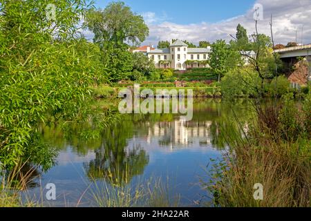 The Woodbridge, ein Herrenhaus, das 1825 am Ufer des Flusses Derwent in New Norfolk erbaut wurde Stockfoto