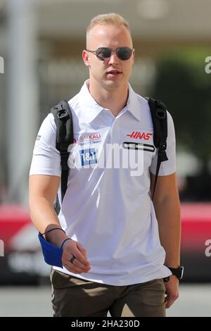 Yas Marina Circuit, Yas Island, Vereinigte Arabische Emirate. 9th Dez 2021. Nikita Mazepin (RUS), Haas VF-21 kommt während der FORMEL 1 ETIHAD AIRWAYS ABU DHABI GRAND PRIX 2021 Phil Duncan Credit: Every Second Media/Alamy Live News Stockfoto