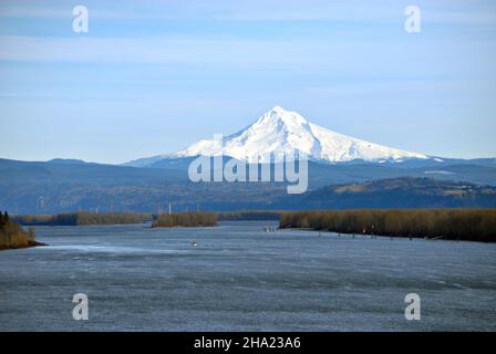 Columbia River und Mt Hood aus Portland, Oregon Stockfoto