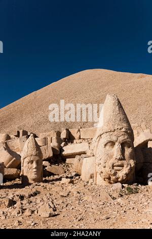 Berg Nemrut, Nemrut Dagi, Kopfstatuen von Göttern auf der Westterrasse, Mausoleum des Königreichs von Commagene, Kahta, Provinz Adıyaman, Türkei, Asien Stockfoto