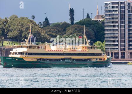 Die Sydney Ferry MV Collaroy, eine der Süßwasser-Fähren, fährt am Circular Quay im Sydney Harbour, NSW, Australien an Stockfoto